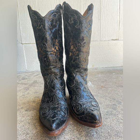 Corral Distressed Black Embroidered Heeled Boots - Picture 4 of 16